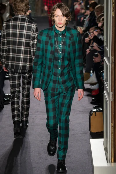 Look 80